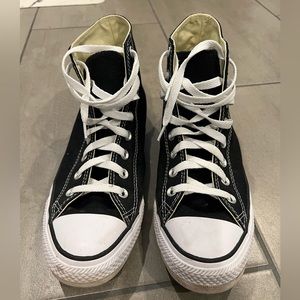 Black Hightop Converse men’s 8.5/women’s 10.5